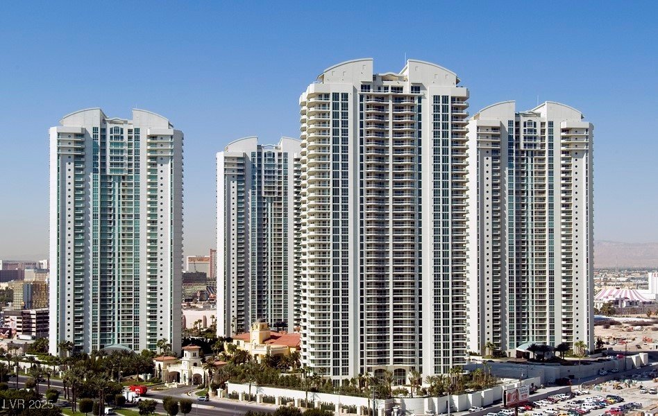 Turnberry Place high-rise in Las Vegas